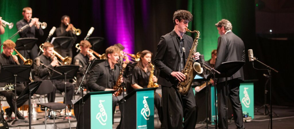 Junior-Kicks mit Solist Louis Fröhlich und Bandleader Holger Fröhlich im hr-Sendesaal